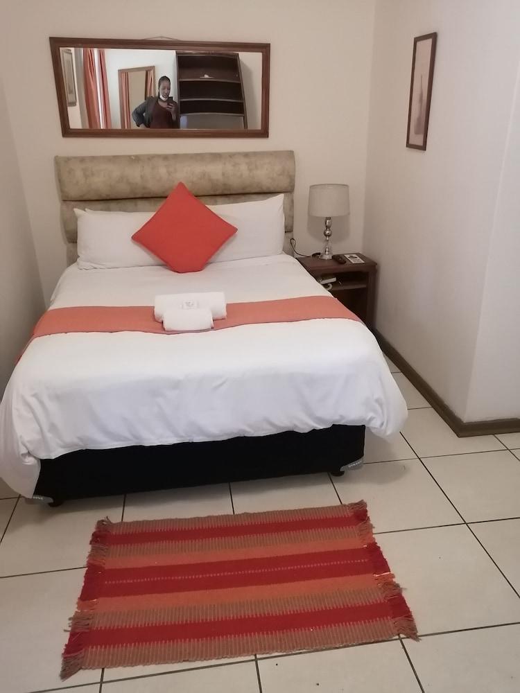 Dove'S Nest Guest House Kempton Park Exterior photo